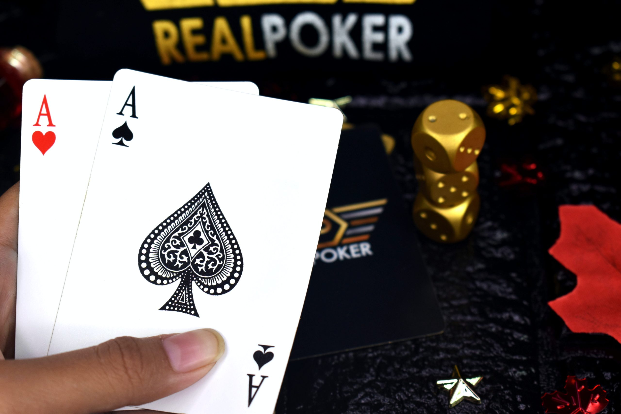 Online poker: Between ruin and quick riches